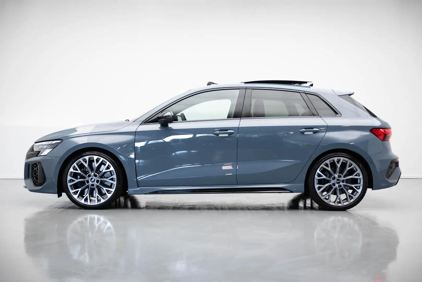 Audi RS3 Sportback 2.5 TFSI quattro |Pano|HUD|Adaptive|B&O| Grijs - 2