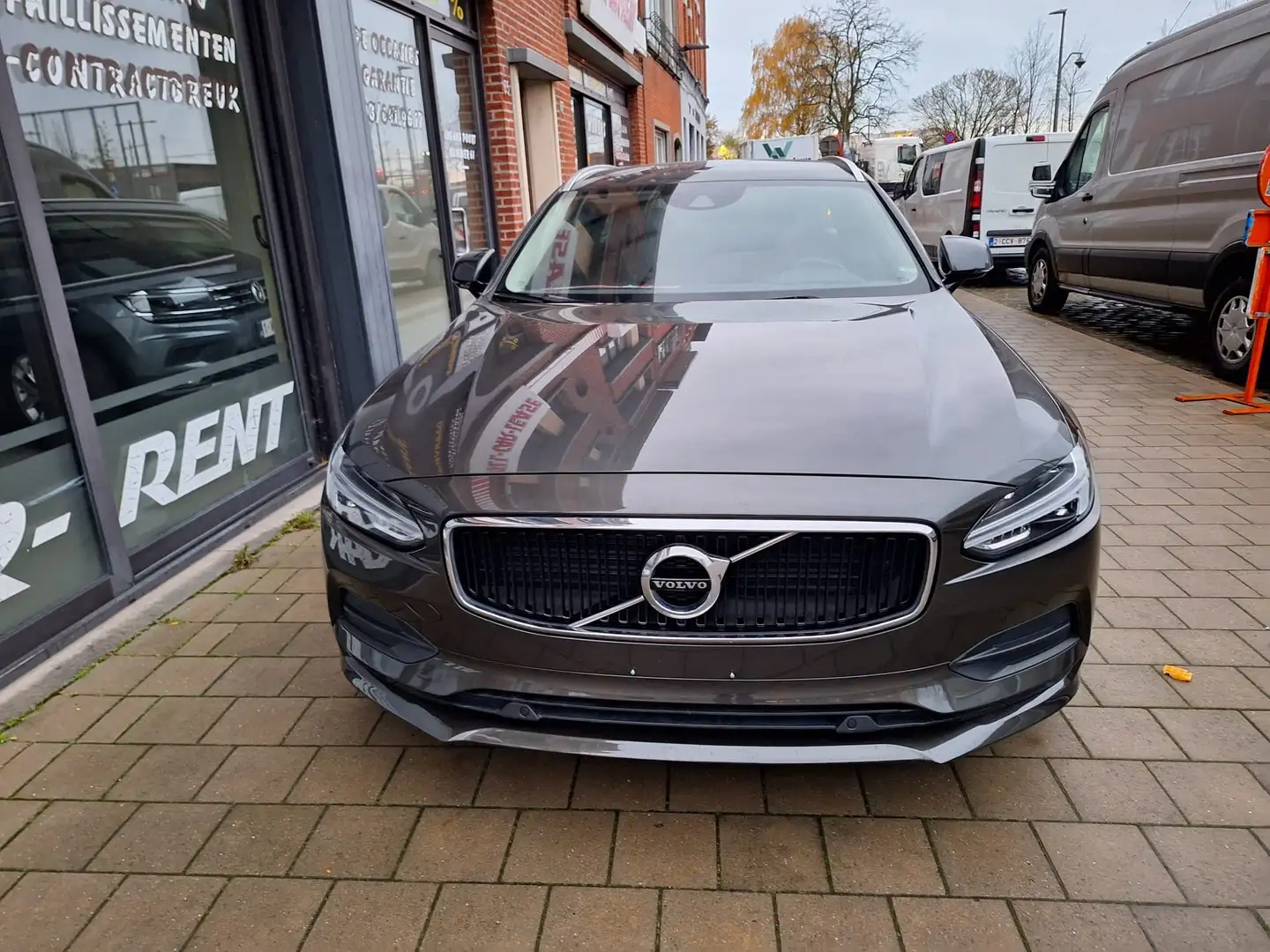 Volvo V90 D3 Momentum/ Business Line/ Ledercomfort/ Perkeers Hnědá - 2