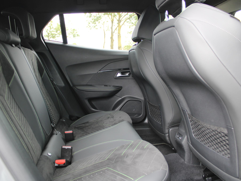 Peugeot 2008 1.2 PureTech 130 GT | Navi / Camera / Alcantara — photo 8