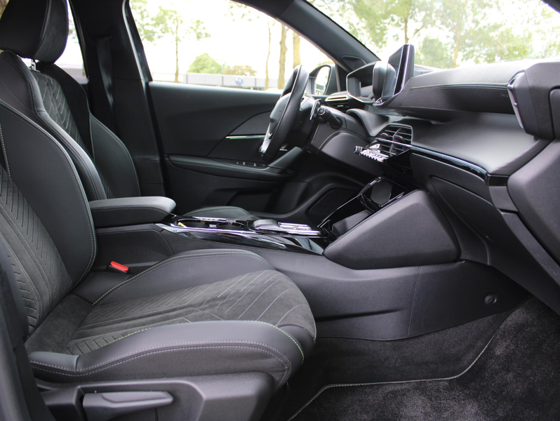 Peugeot 2008 1.2 PureTech 130 GT | Navi / Camera / Alcantara — photo 7