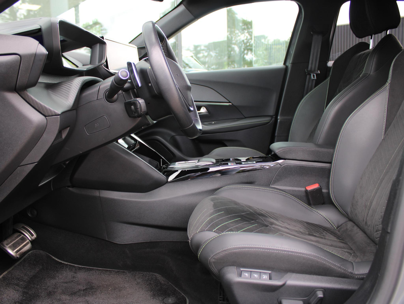 Peugeot 2008 1.2 PureTech 130 GT | Navi / Camera / Alcantara — photo 13