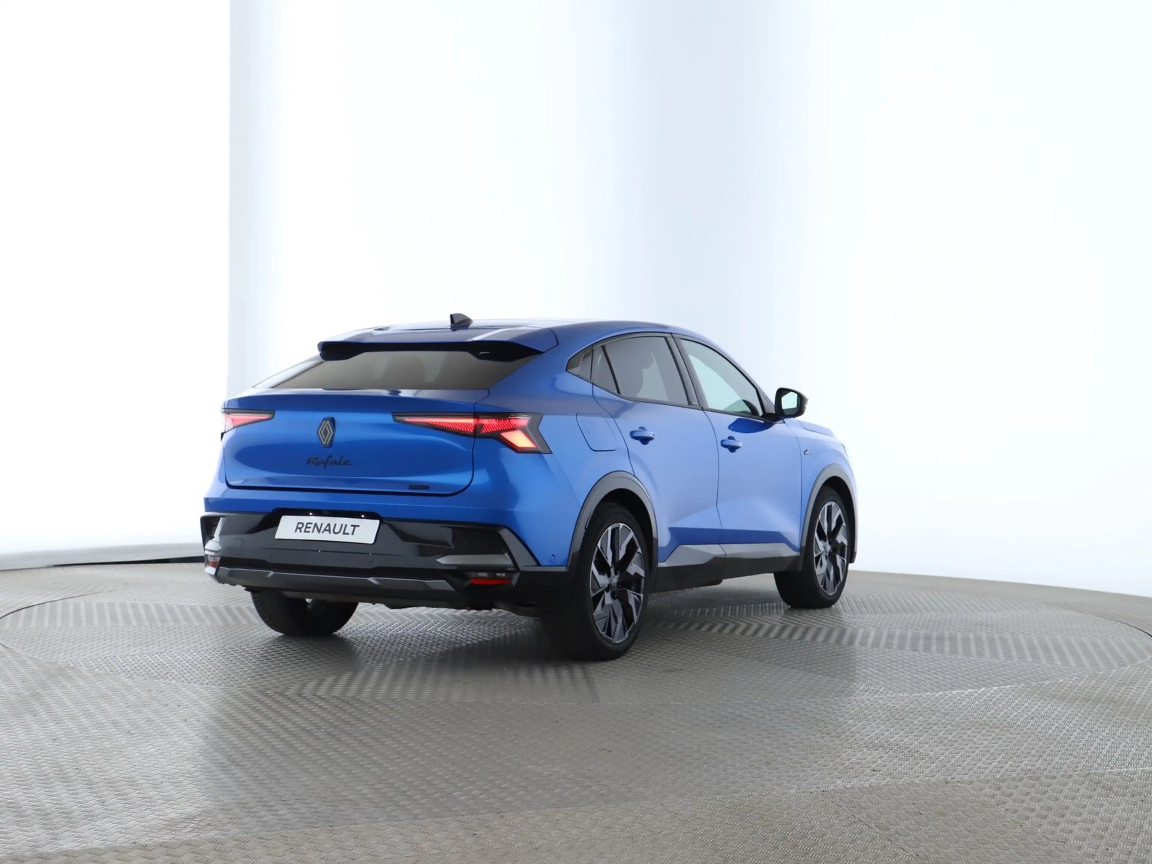 Renault Rafale 300 E-Tech 4x4 Esprit Alpine Plug-in — photo 3