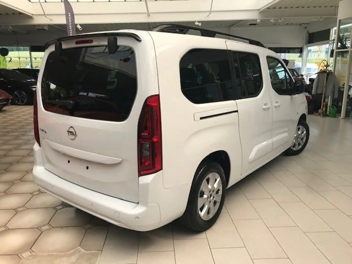 Opel Combo Life E - e Ultimate XL White - 2