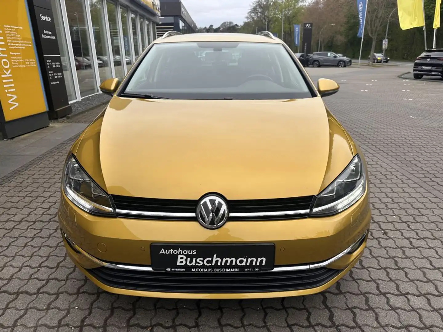 Volkswagen Golf Variant 1.0 TSI Sound Gelb - 2