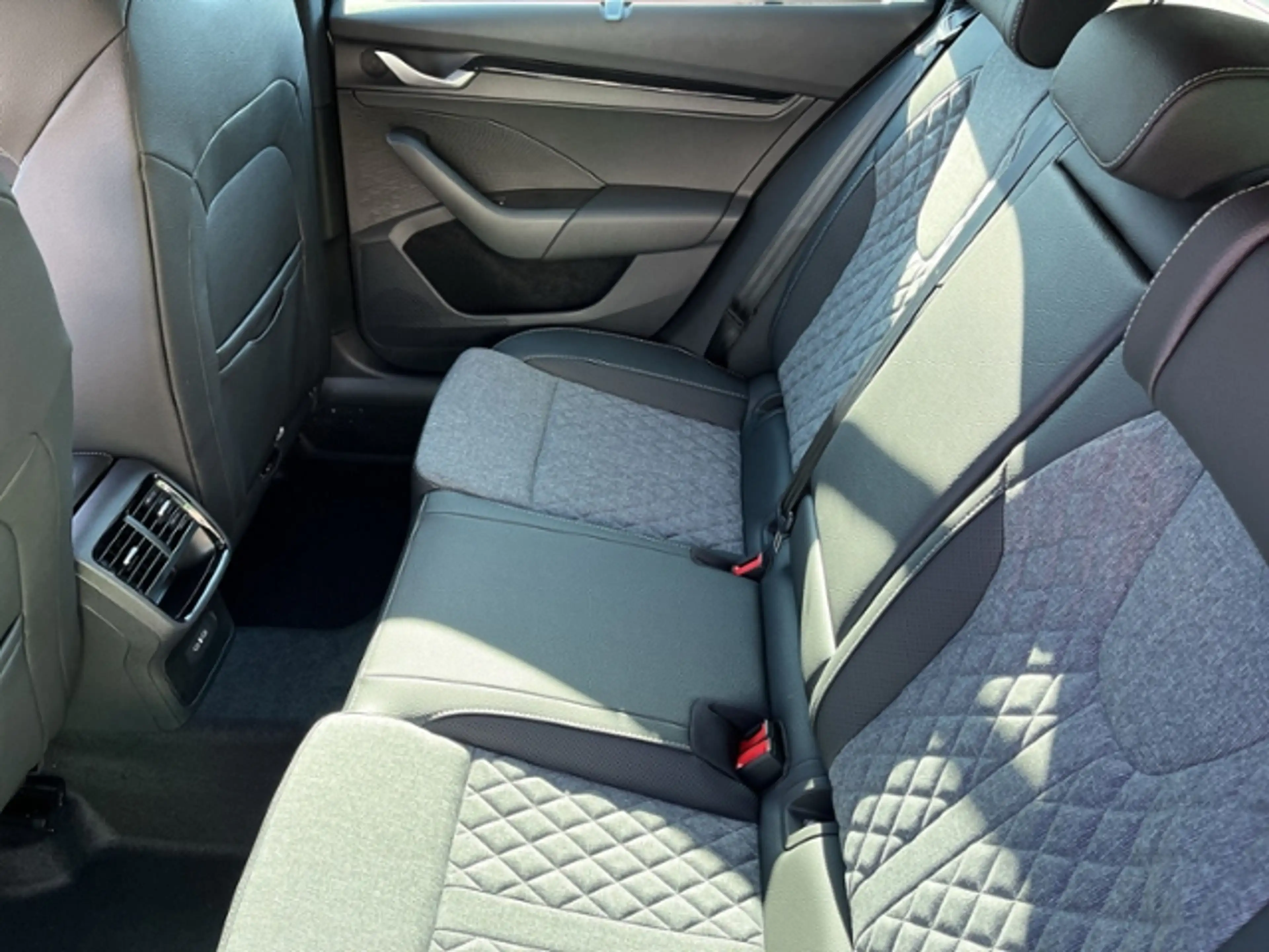 Skoda Octavia Combi 1.5 TSI DSG Sportline *Khaki-grün* #ACC#Win — photo 11