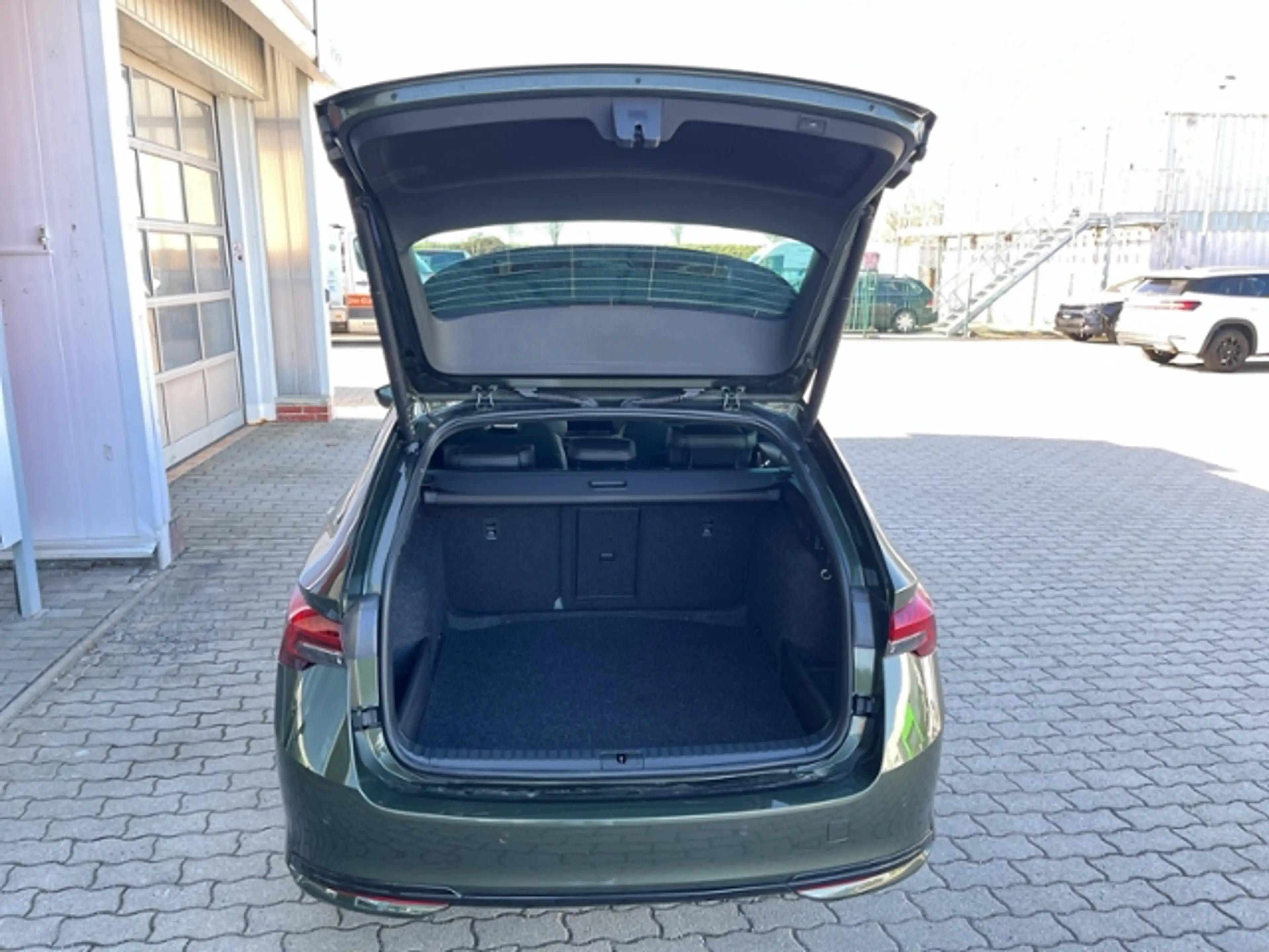 Skoda Octavia Combi 1.5 TSI DSG Sportline *Khaki-grün* #ACC#Win — photo 9
