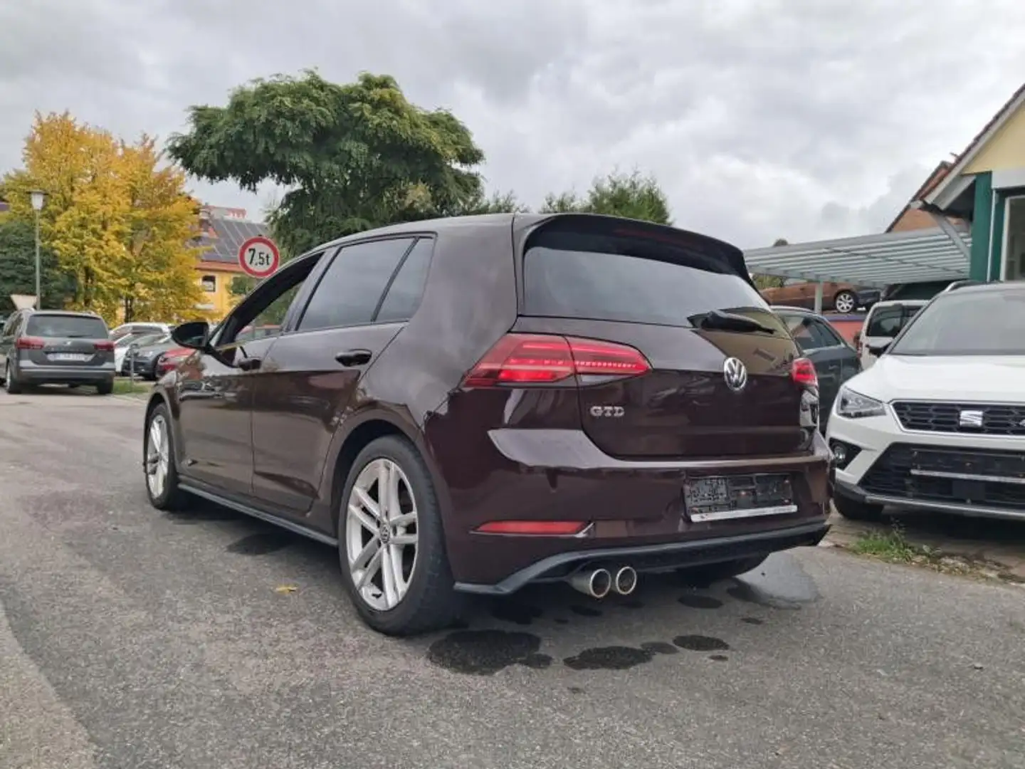 Volkswagen Golf 2.0 TDI GTD PANORAMA+NAVI+LED Rot - 2