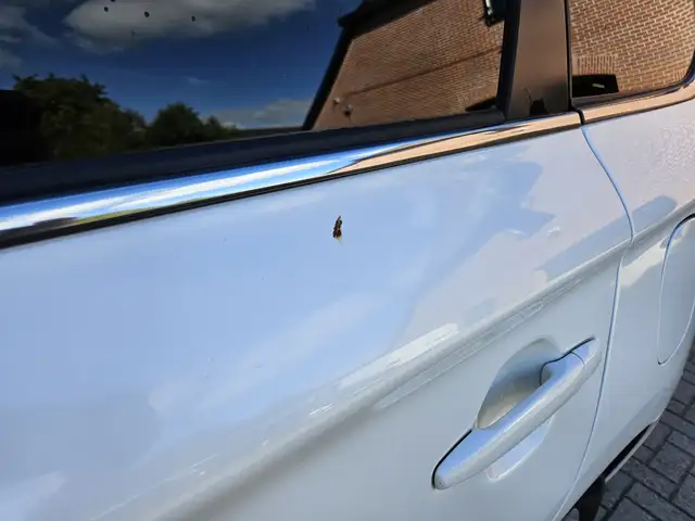 Mitsubishi Outlander view 11