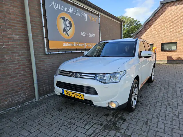 2013 Mitsubishi Outlander in White for sale