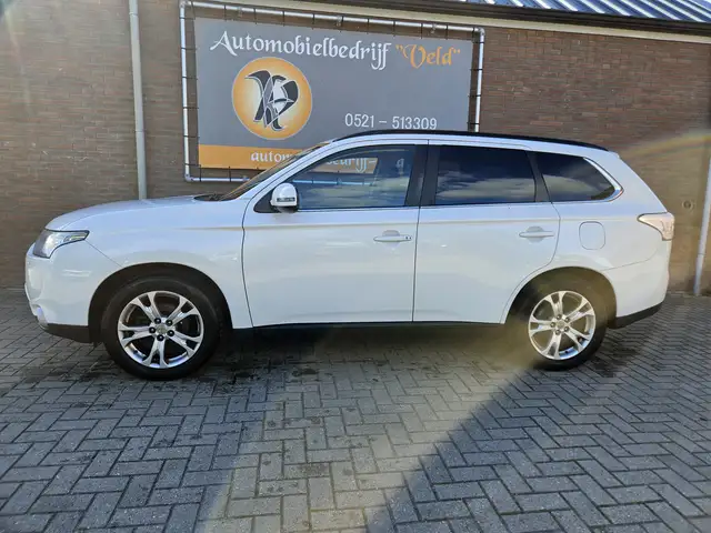 Mitsubishi Outlander view 6