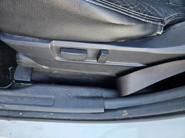 Mitsubishi Outlander view 14