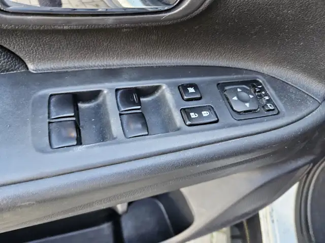 Mitsubishi Outlander view 13