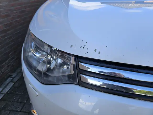 Mitsubishi Outlander view 3