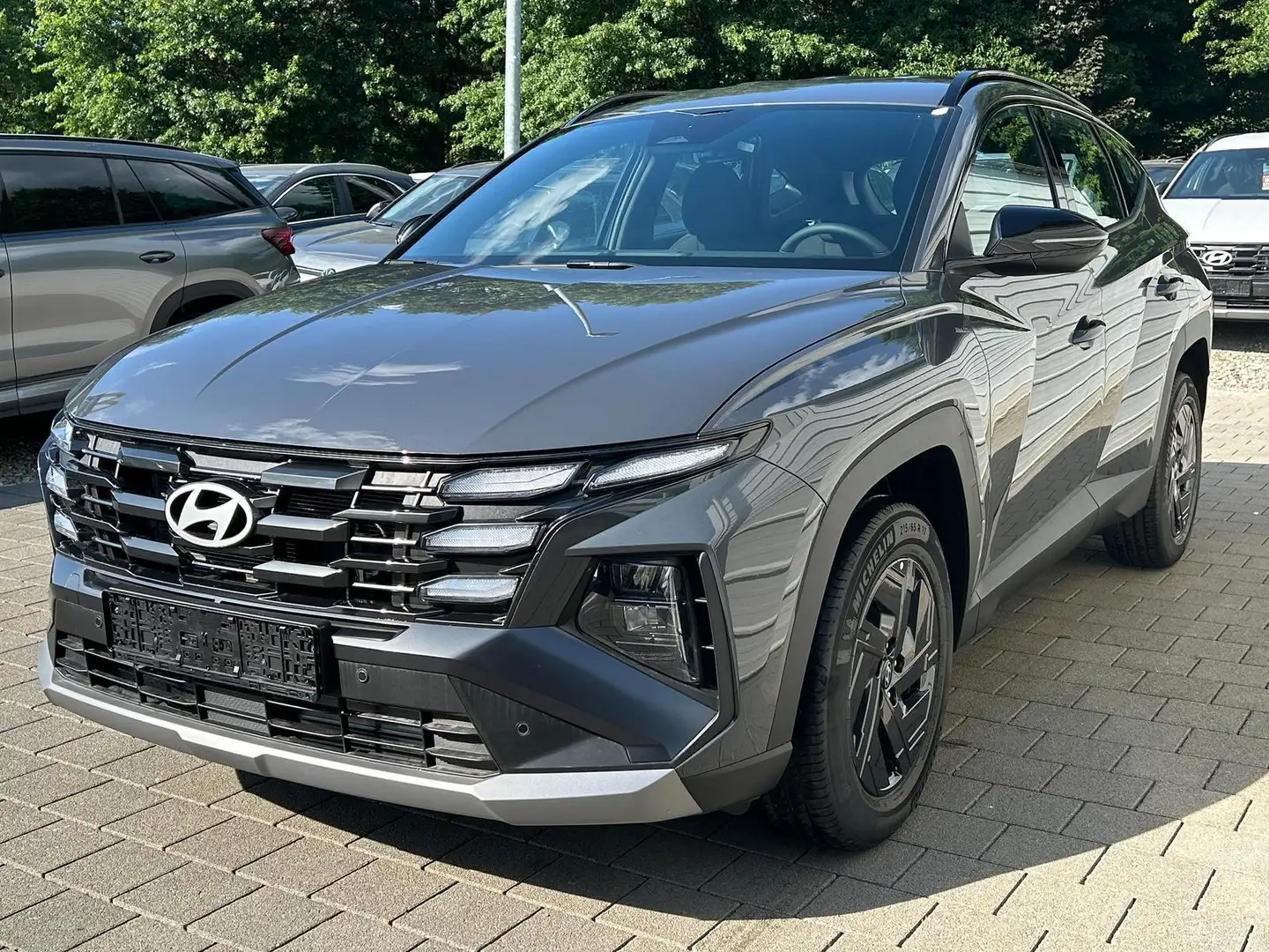 Hyundai TUCSON Black Line 1.6 T-GDi HEV AT Android Auto*Navi*S... Grau - 2