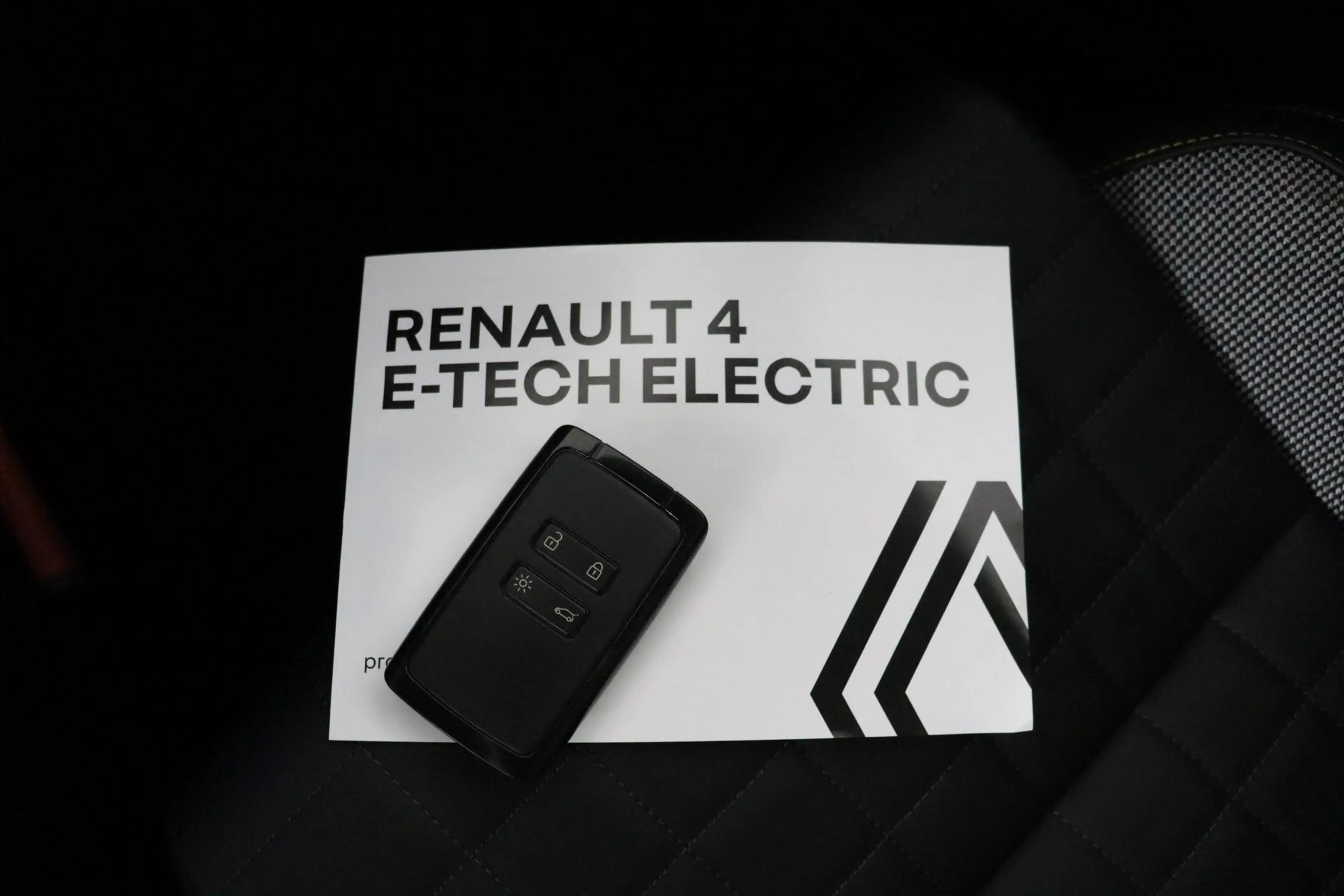 Renault R 4 iconic “plein sud™” 150 pk comfort range | Harman — photo 10