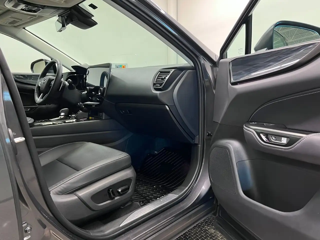 Lexus NX снимка Lexus NX