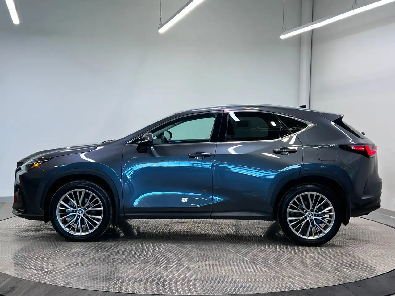 Lexus NX снимка Lexus NX