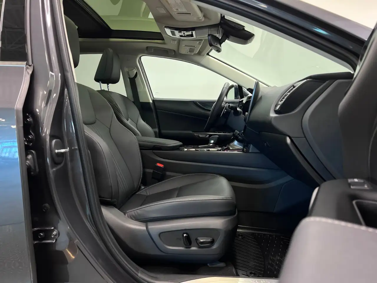 Lexus NX снимка Lexus NX