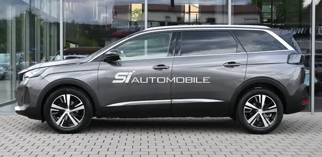 Peugeot 5008 view 2