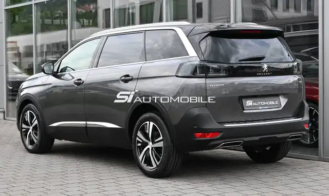 Peugeot 5008 view 3