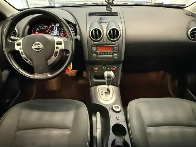 Nissan Qashqai+2 view 2