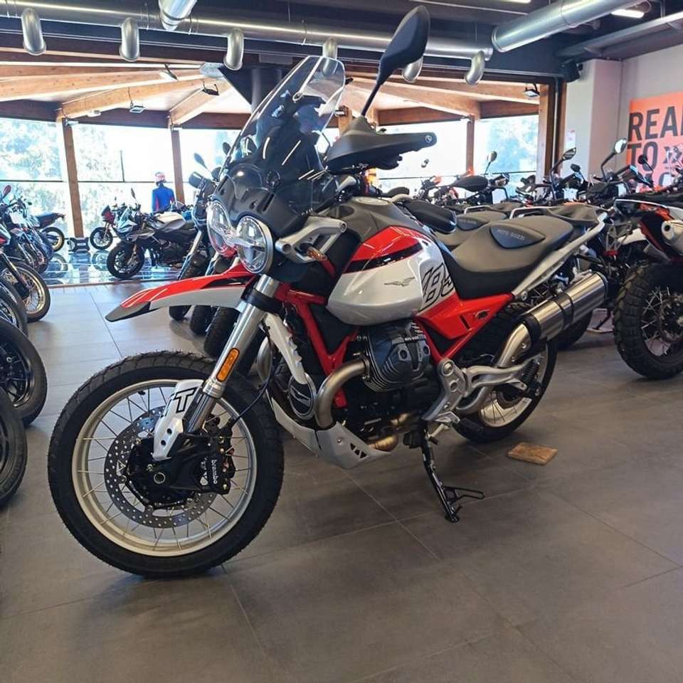Moto Guzzi V 85 ROSSO FUJI