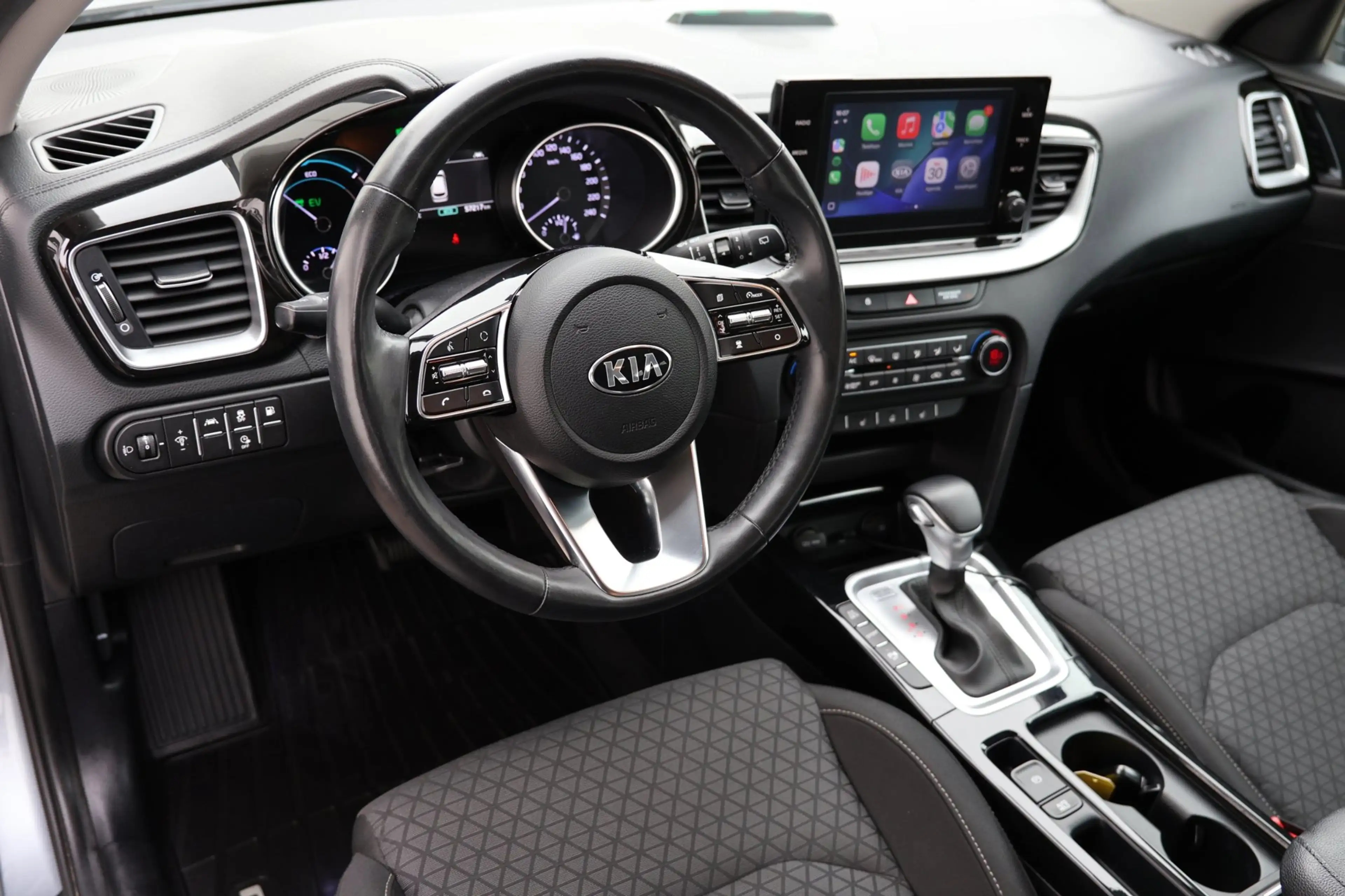 Kia Ceed SW / cee'd SW Sportswagon 1.6 GDI PHEV Carplay Camera Keyless BT — photo 21
