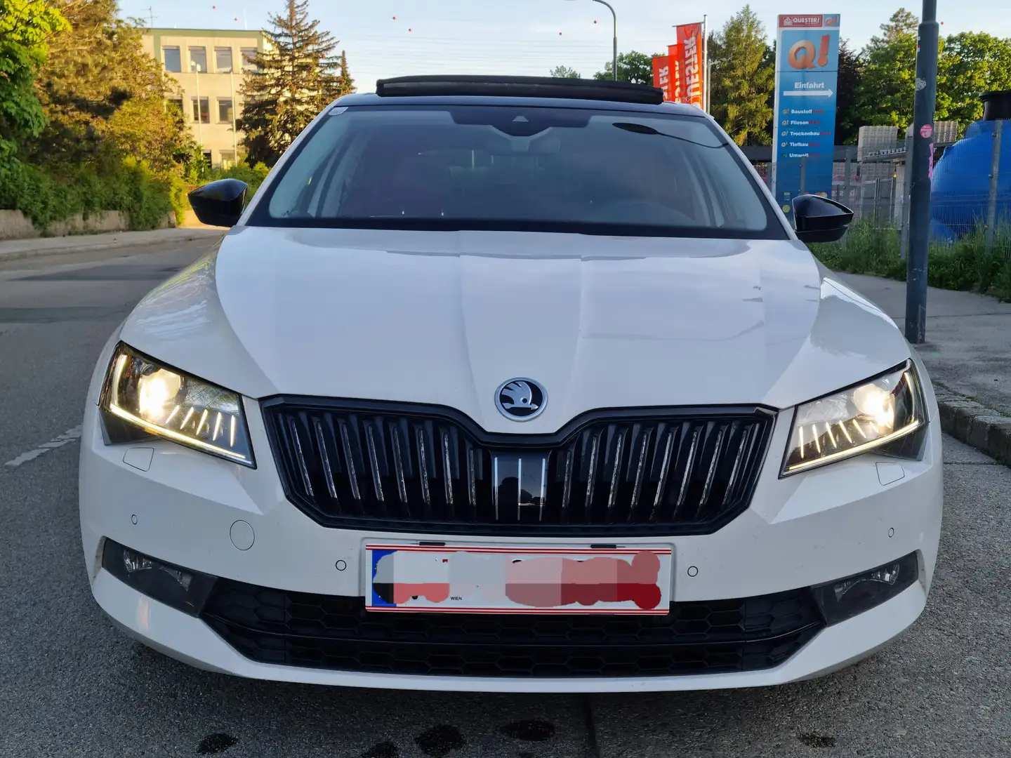 Skoda Superb 2,0 TDI 4x4 Ambition DSG Weiß - 1