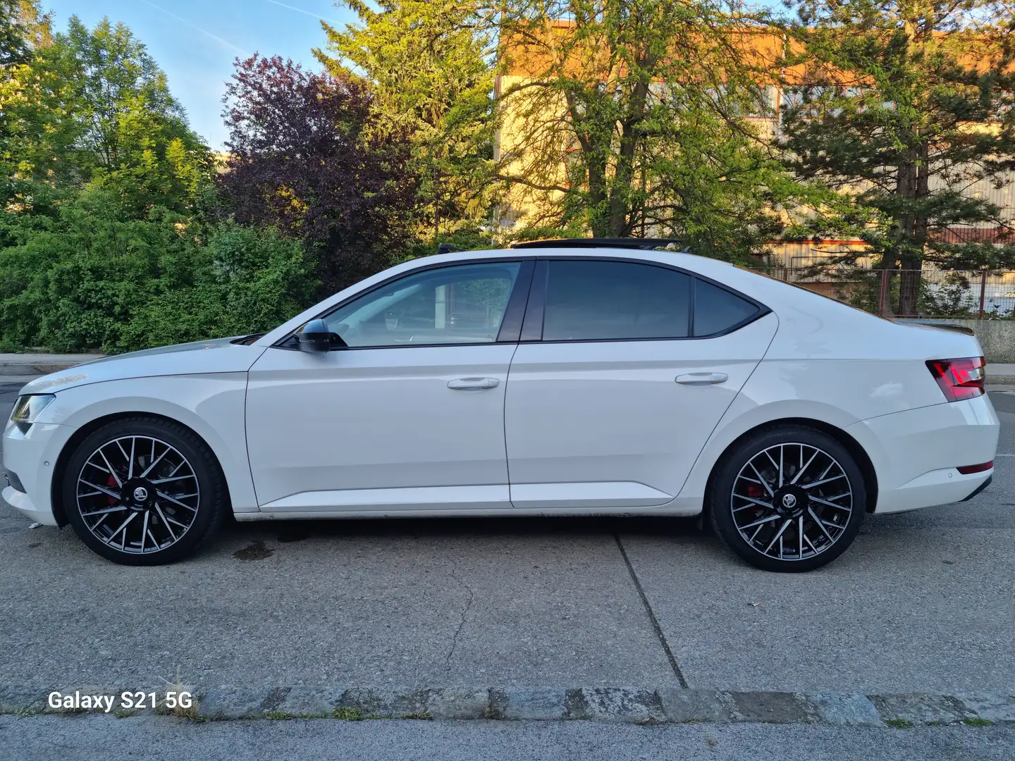 Skoda Superb 2,0 TDI 4x4 Ambition DSG Weiß - 2