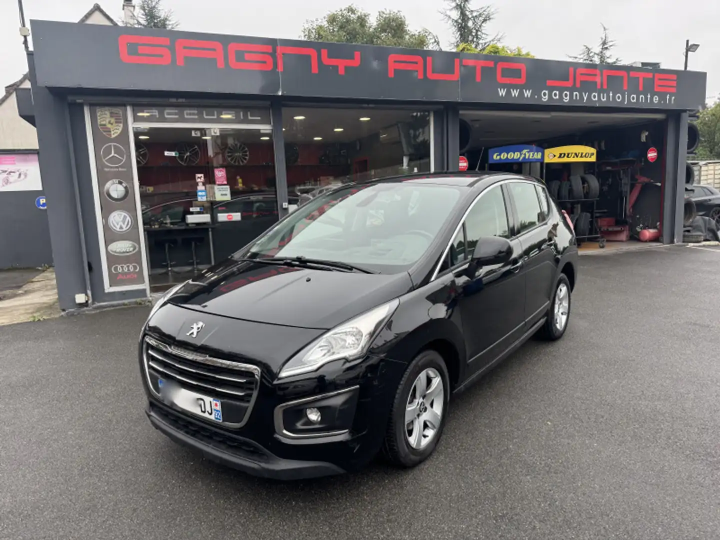 Peugeot 3008 1.2 PURETECH ACTIVE S\u0026S Zwart - 1