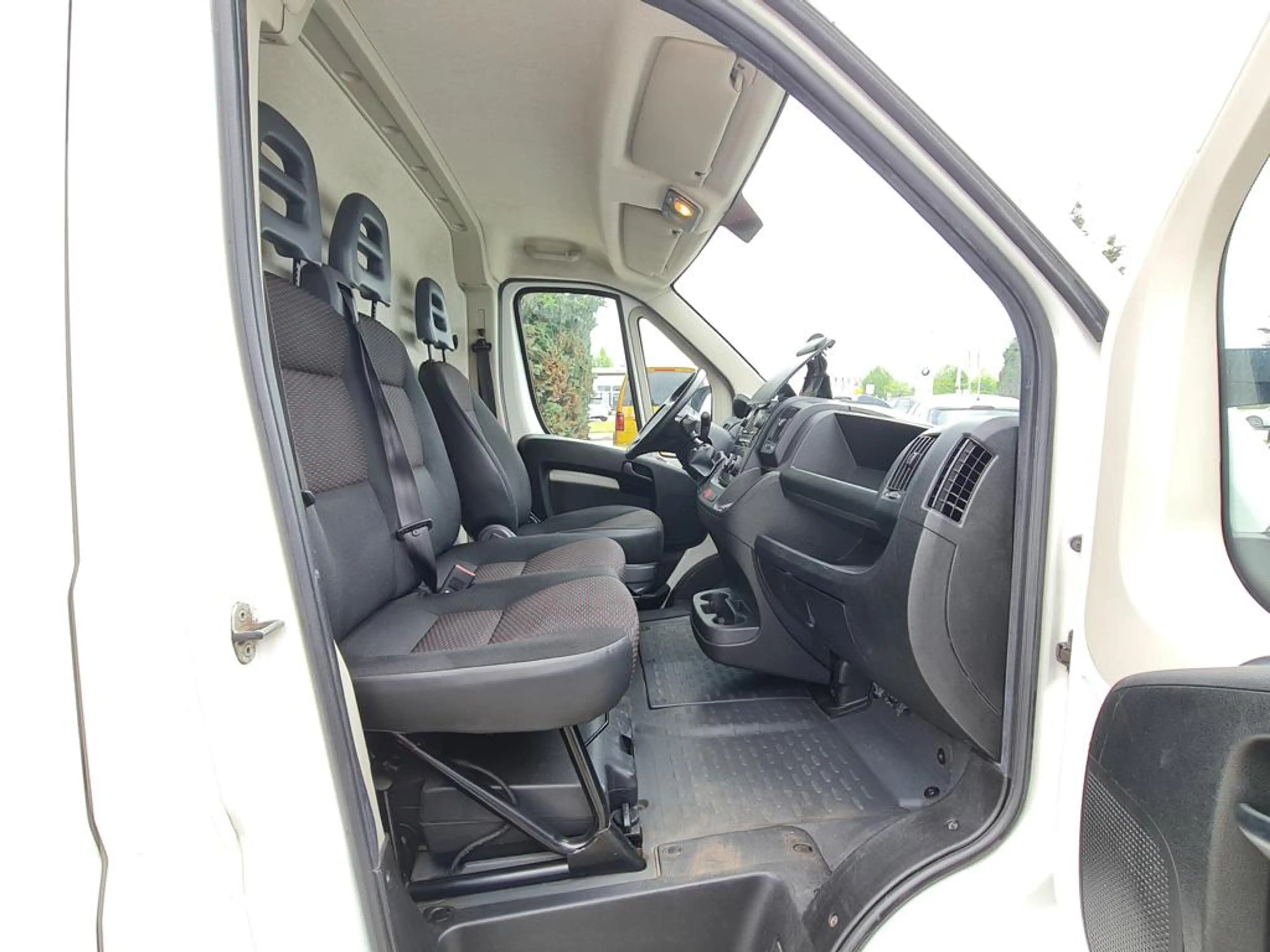 Peugeot Boxer 330 L2H1 Pro BlueHDi 140 Stop — photo 10