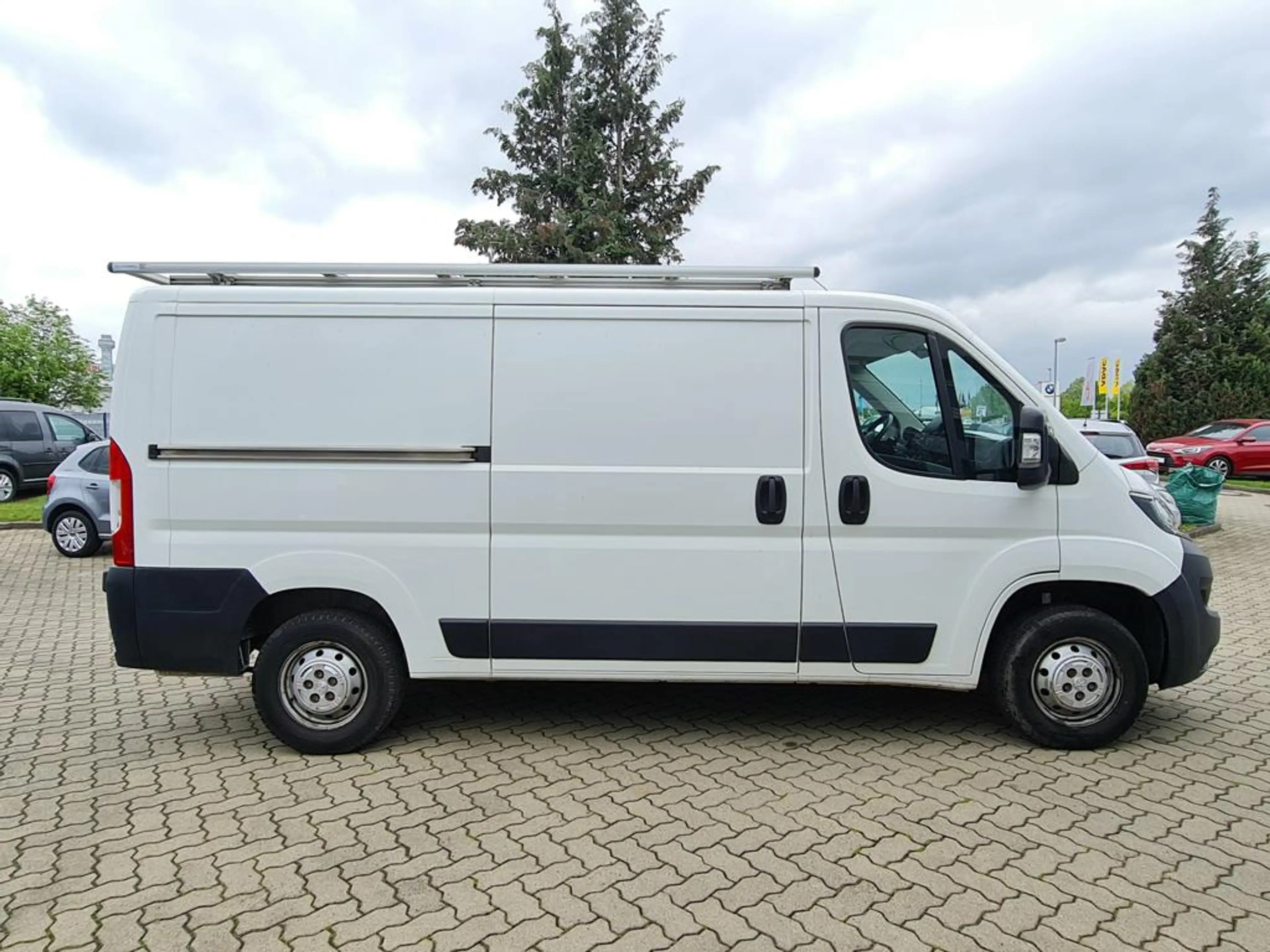Peugeot Boxer 330 L2H1 Pro BlueHDi 140 Stop — photo 4