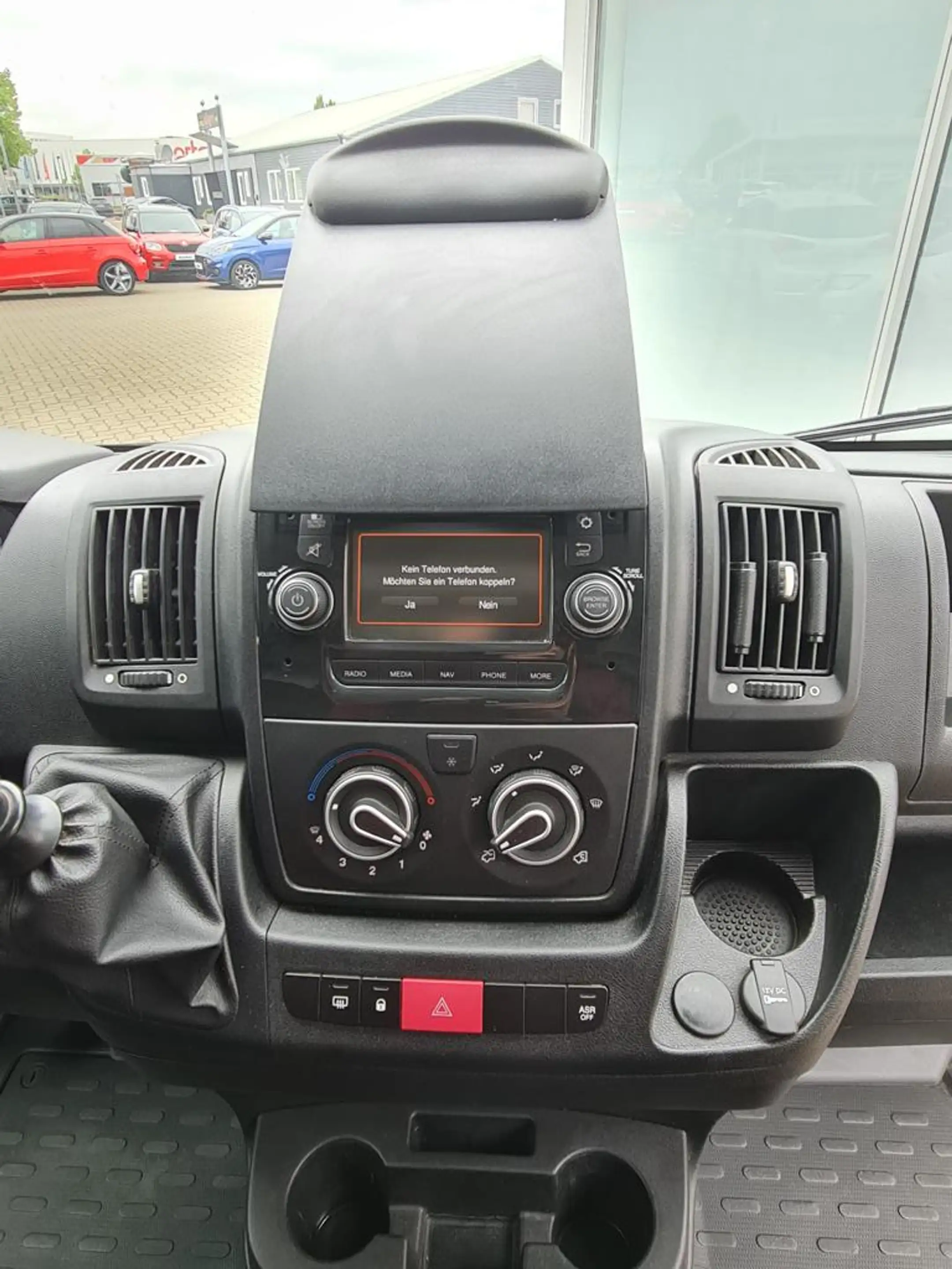 Peugeot Boxer 330 L2H1 Pro BlueHDi 140 Stop — photo 12