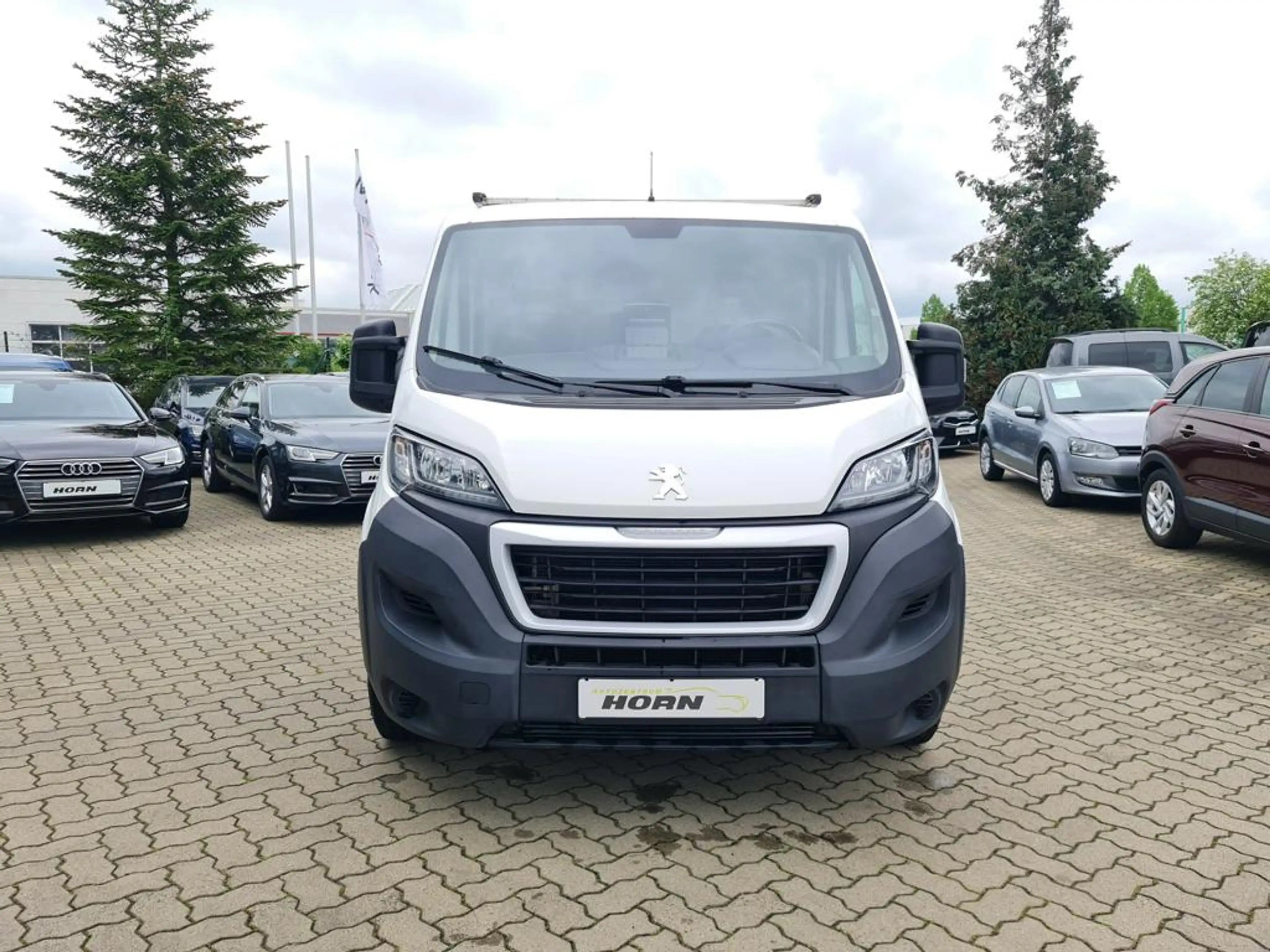 Peugeot Boxer 330 L2H1 Pro BlueHDi 140 Stop — photo 2