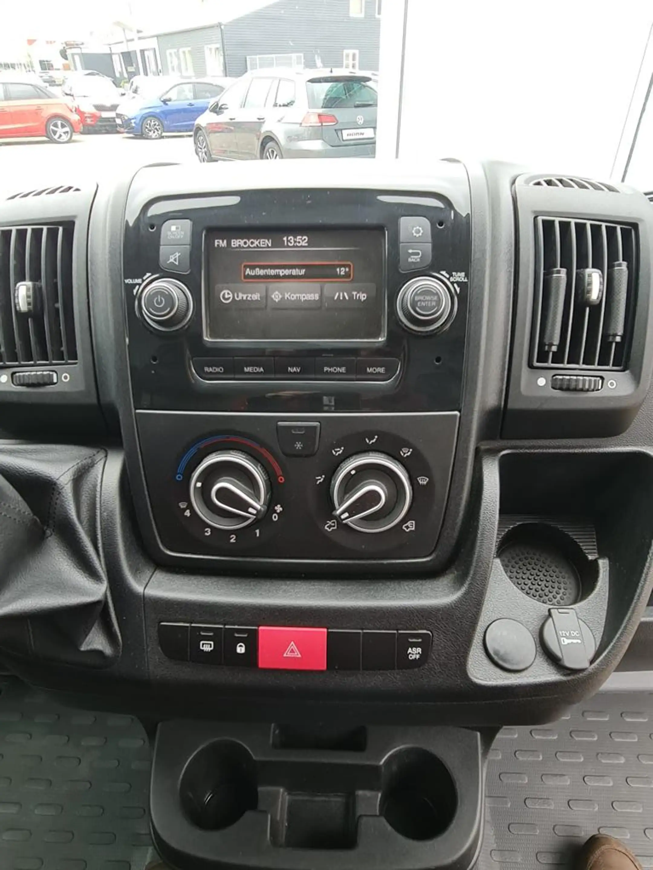 Peugeot Boxer 330 L2H1 Pro BlueHDi 140 Stop — photo 13