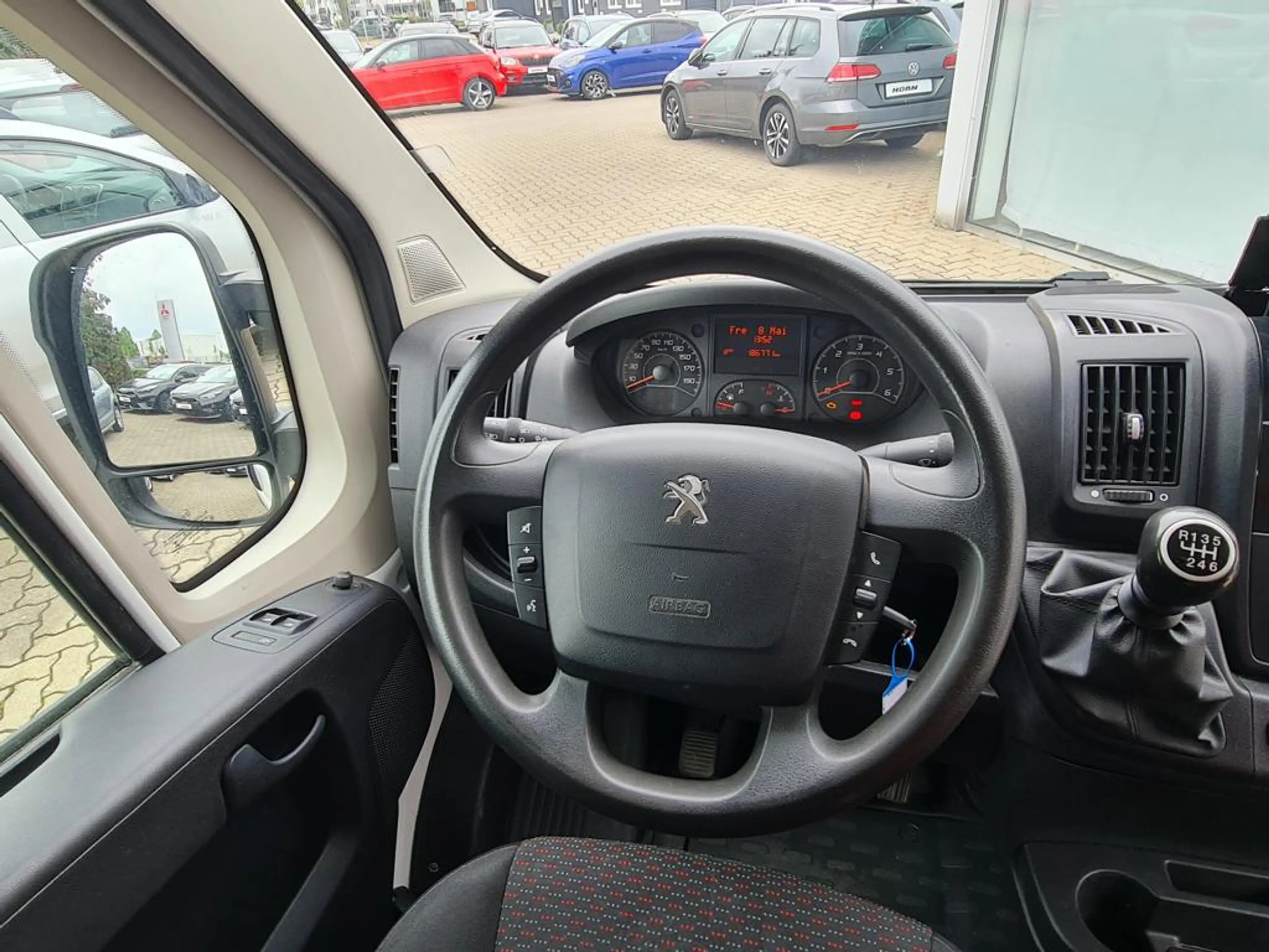 Peugeot Boxer 330 L2H1 Pro BlueHDi 140 Stop — photo 11