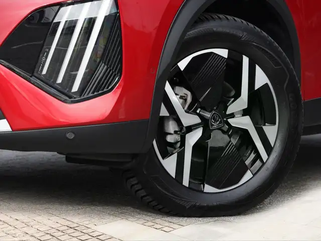 Peugeot 2008 view 5