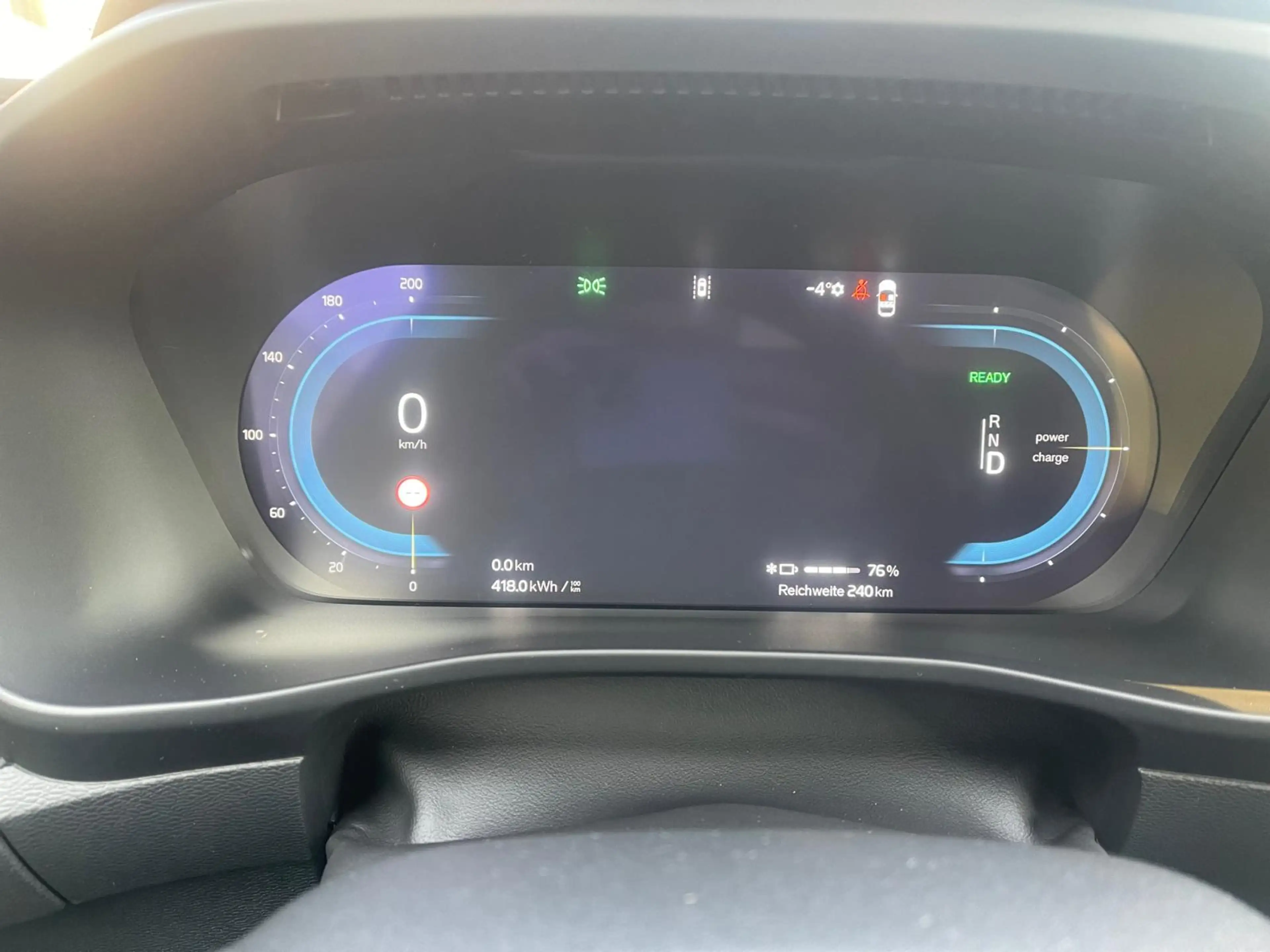 Volvo C40 Recharge Pure Electric MY24 — photo 14