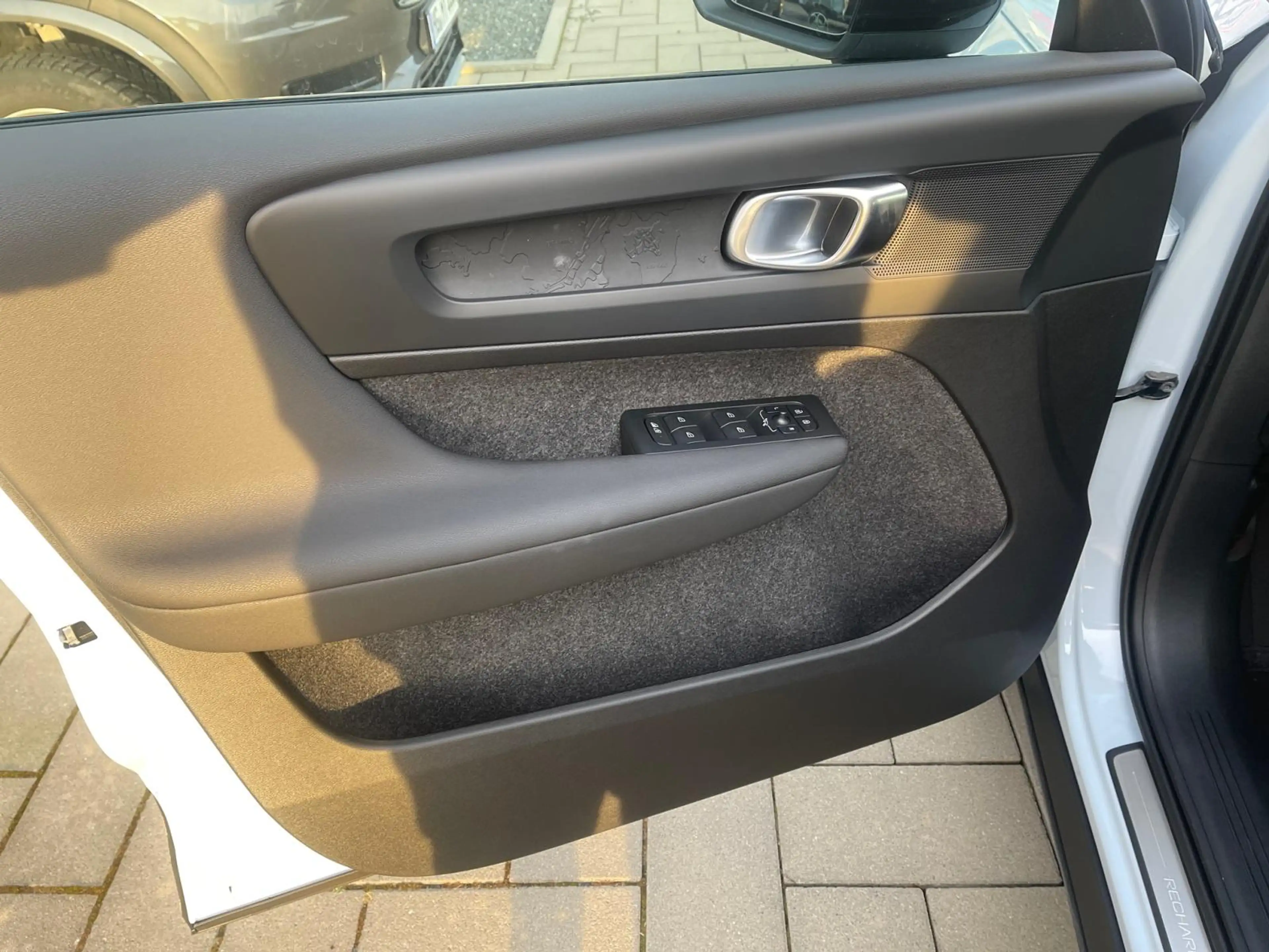 Volvo C40 Recharge Pure Electric MY24 — photo 12