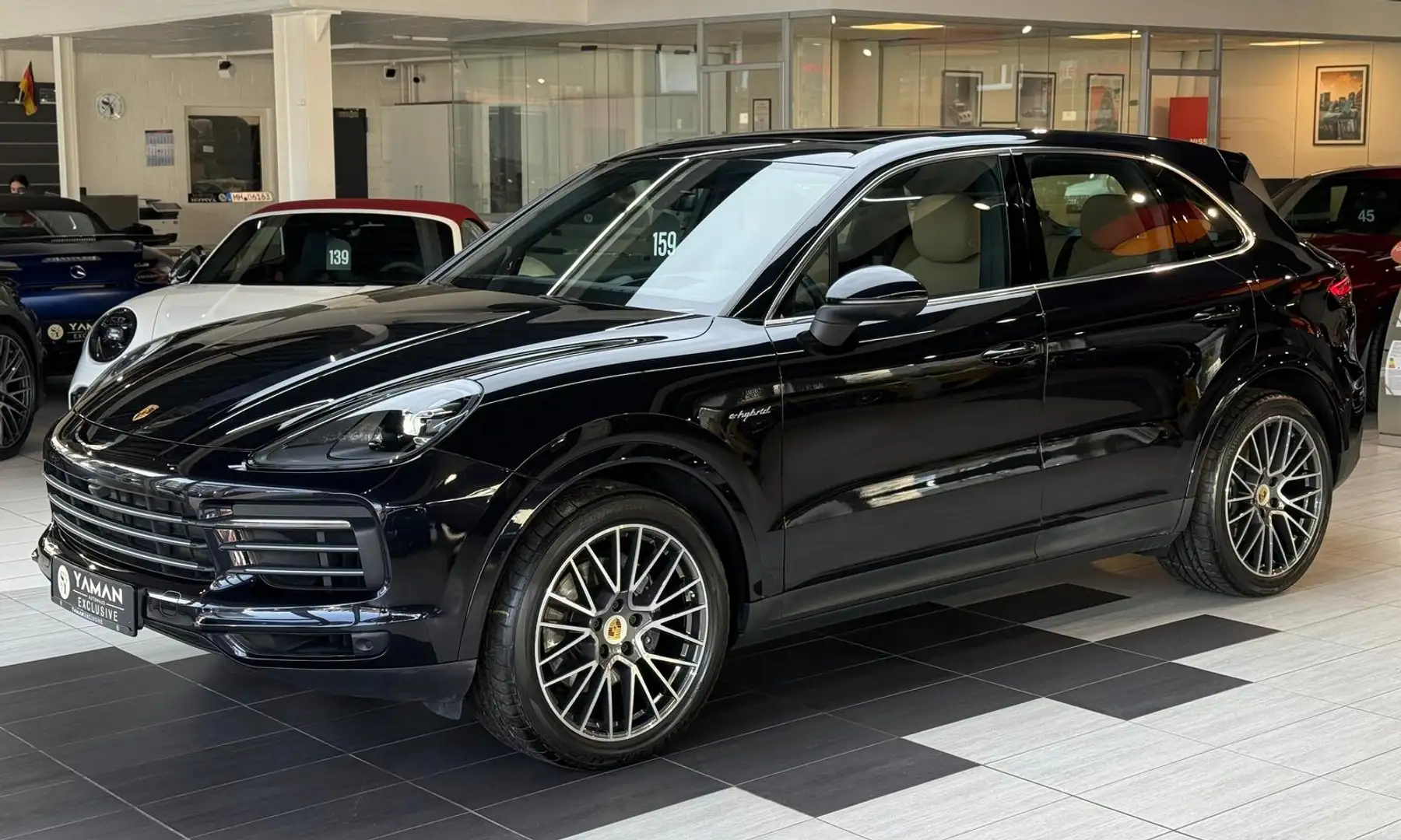Porsche Cayenne E-Hybrid*Panorama*Head-Up*Luftf*360° Schwarz - 2
