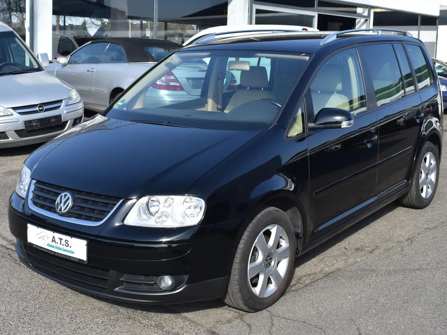 Volkswagen Touran Highline 1.6 FSI *AUTOMATIK*SITZHZ*PDC*AUS 2.HAND Schwarz - 1