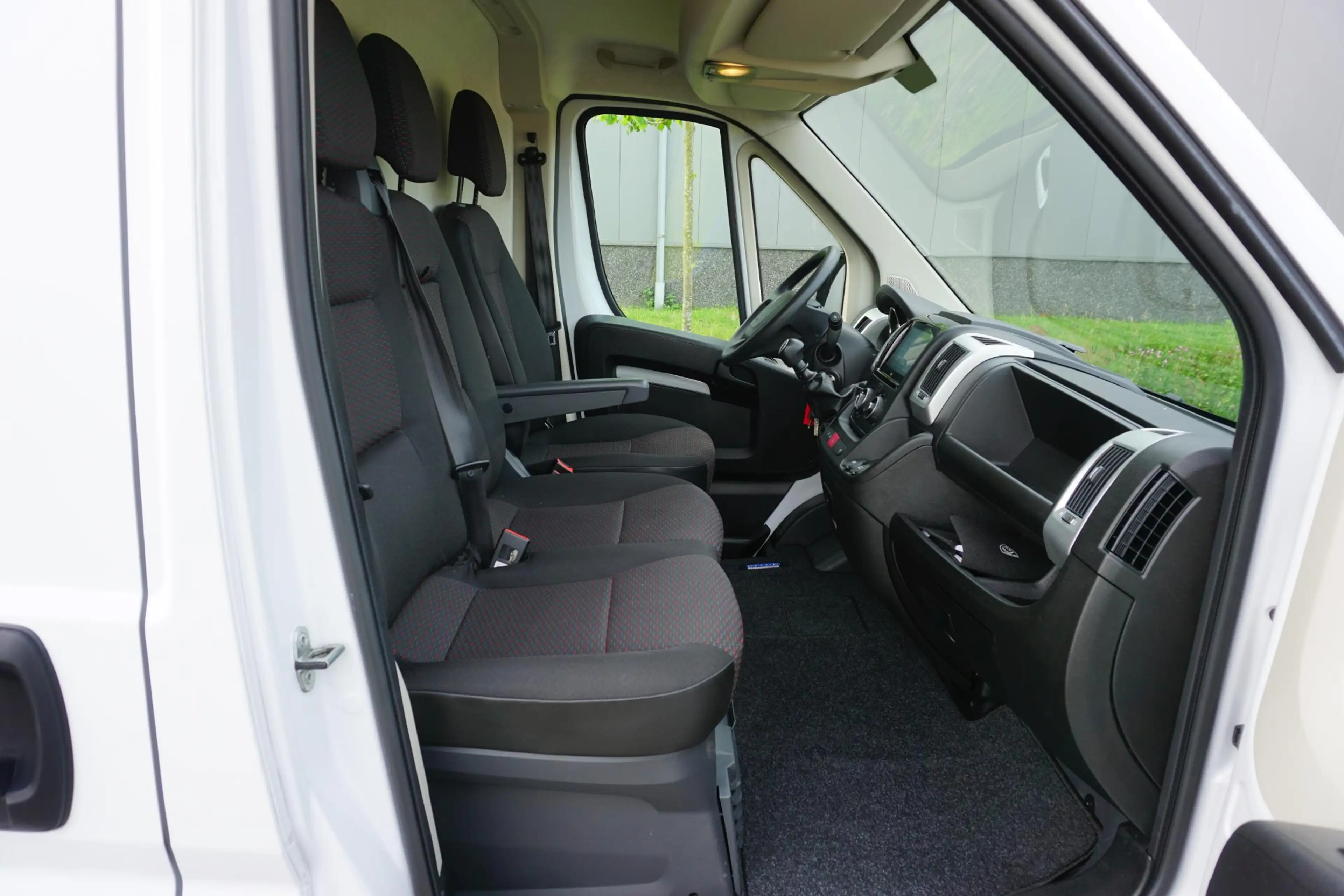 Peugeot Boxer 2.2 BlueHDi 140 L3H2 3.5t in Topstaat |Camera |Cru — photo 15