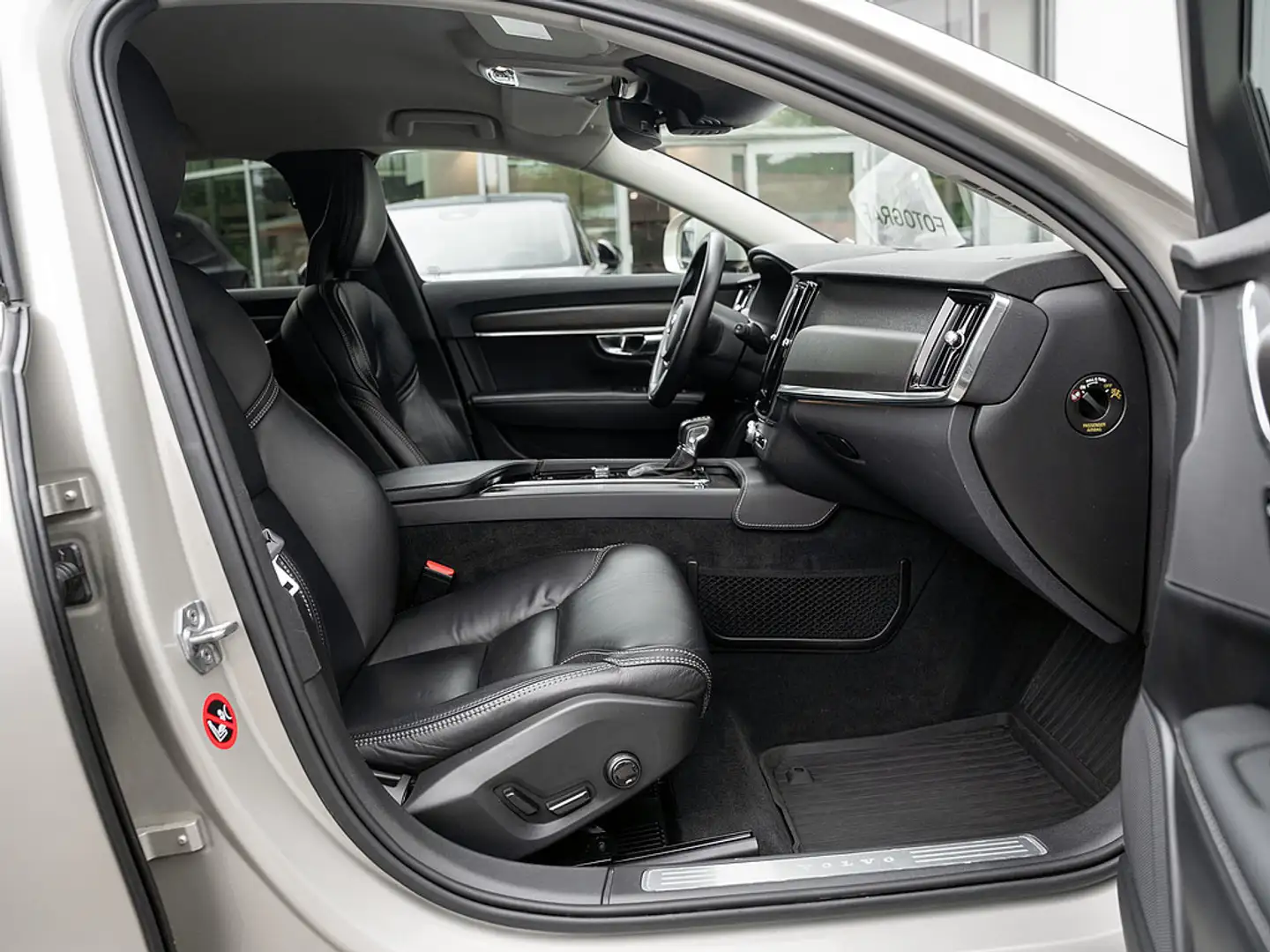 Volvo V90 Cross Country T5 AWD Pro Beige - 2