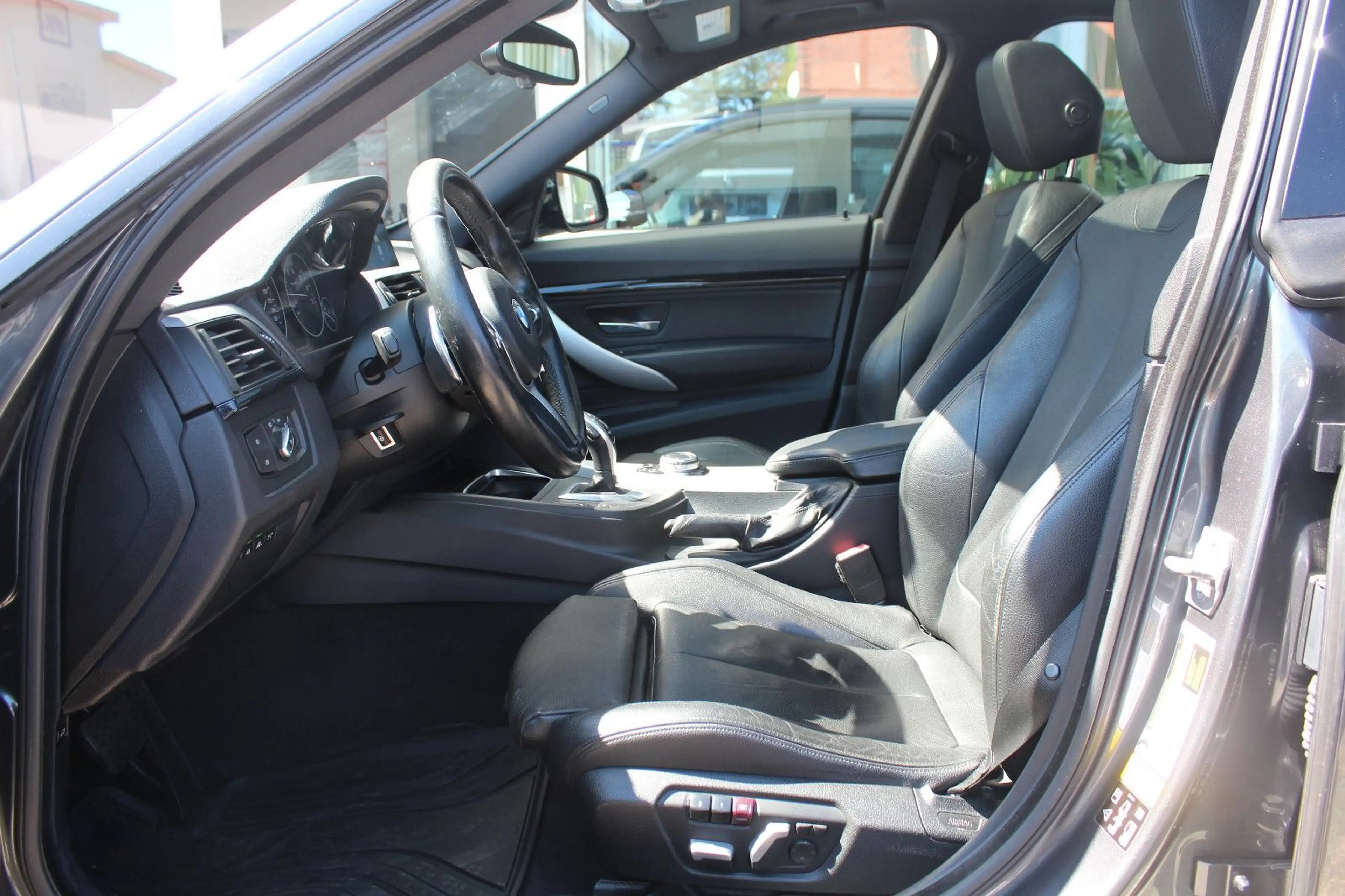 BMW 335 i GT xDrive M-Sport*Panorama*360°*HuD*H&K... — photo 9