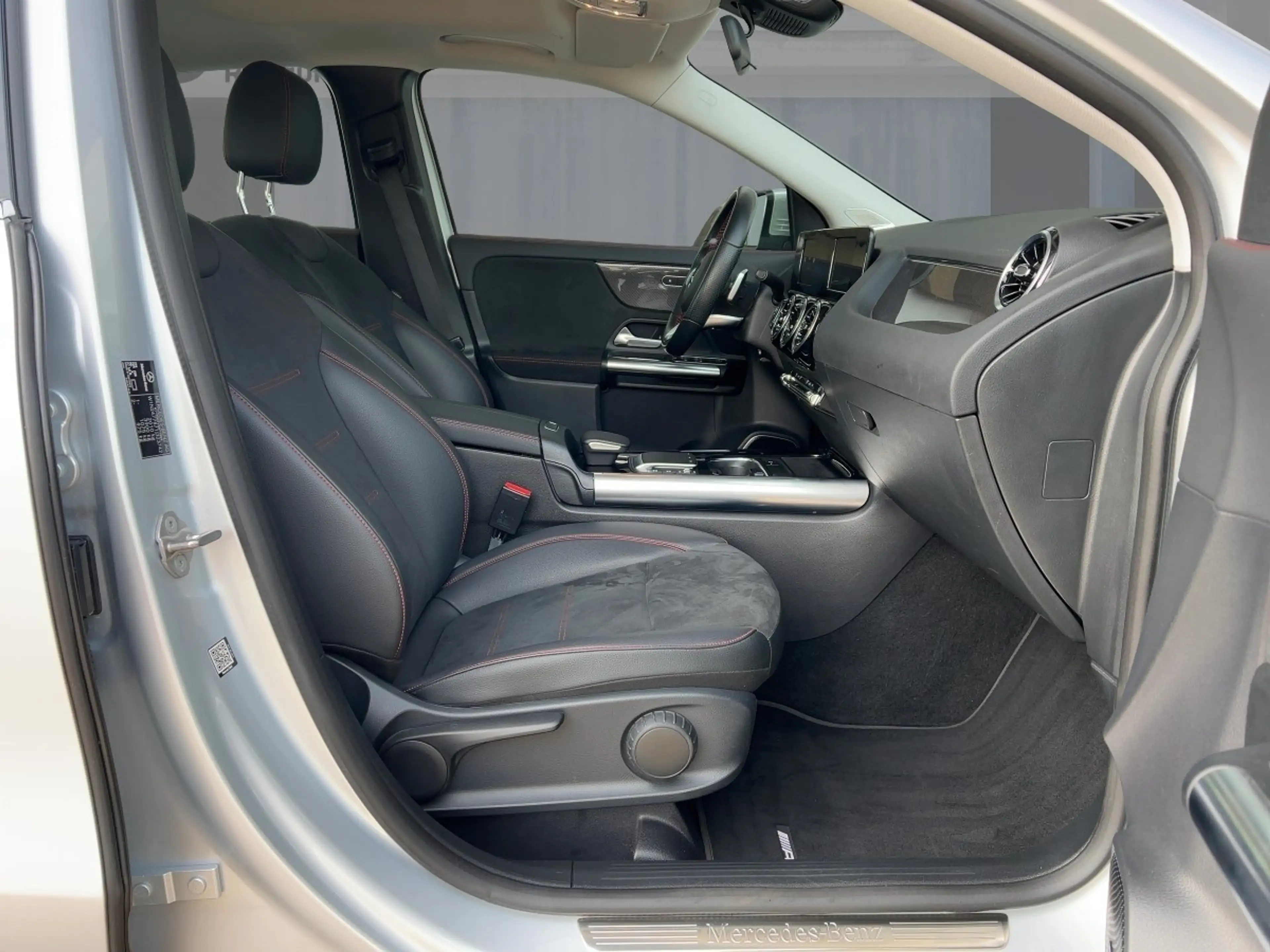 Mercedes-Benz GLA 200 200 AMG Line — photo 8