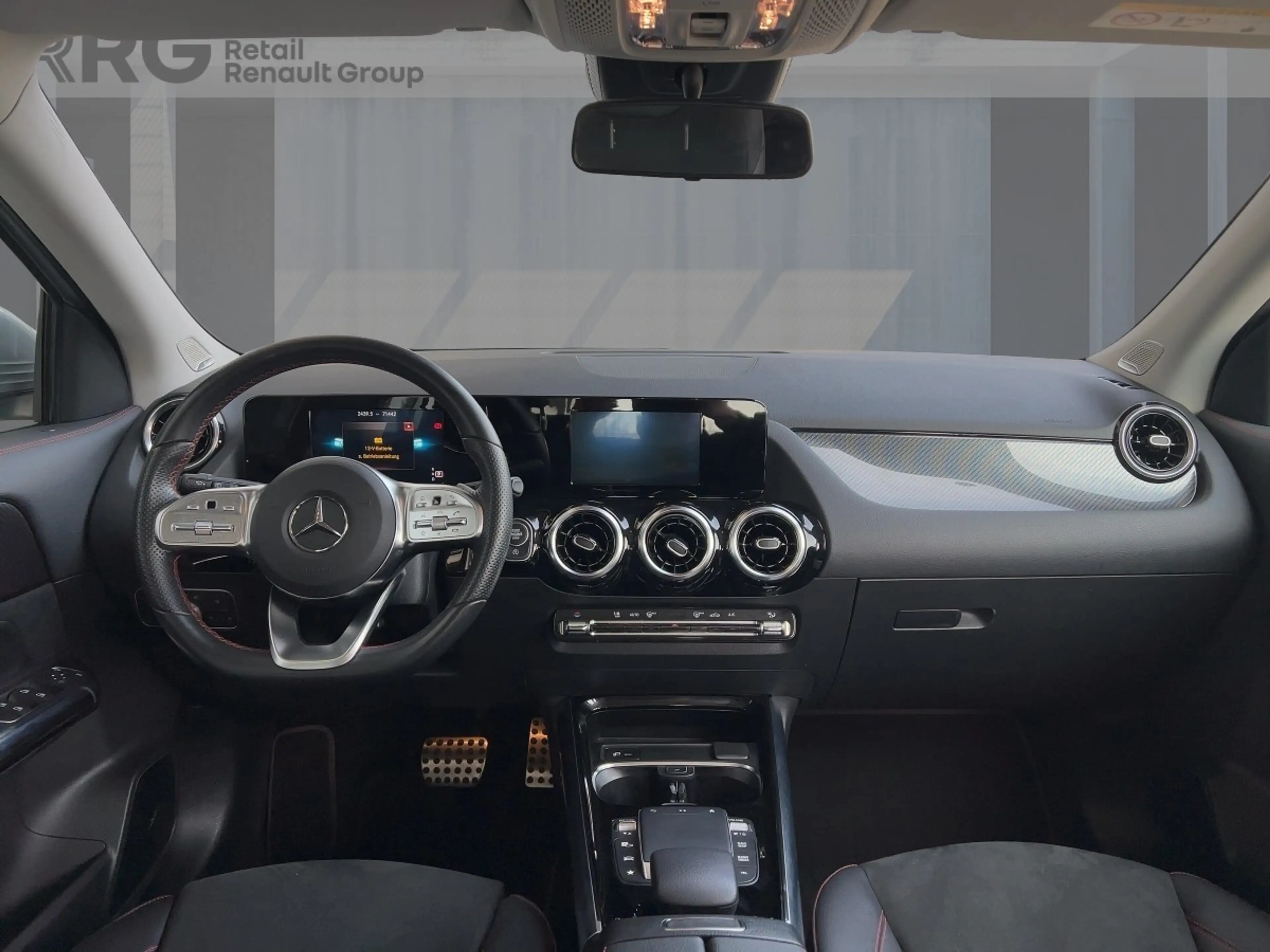 Mercedes-Benz GLA 200 200 AMG Line — photo 10