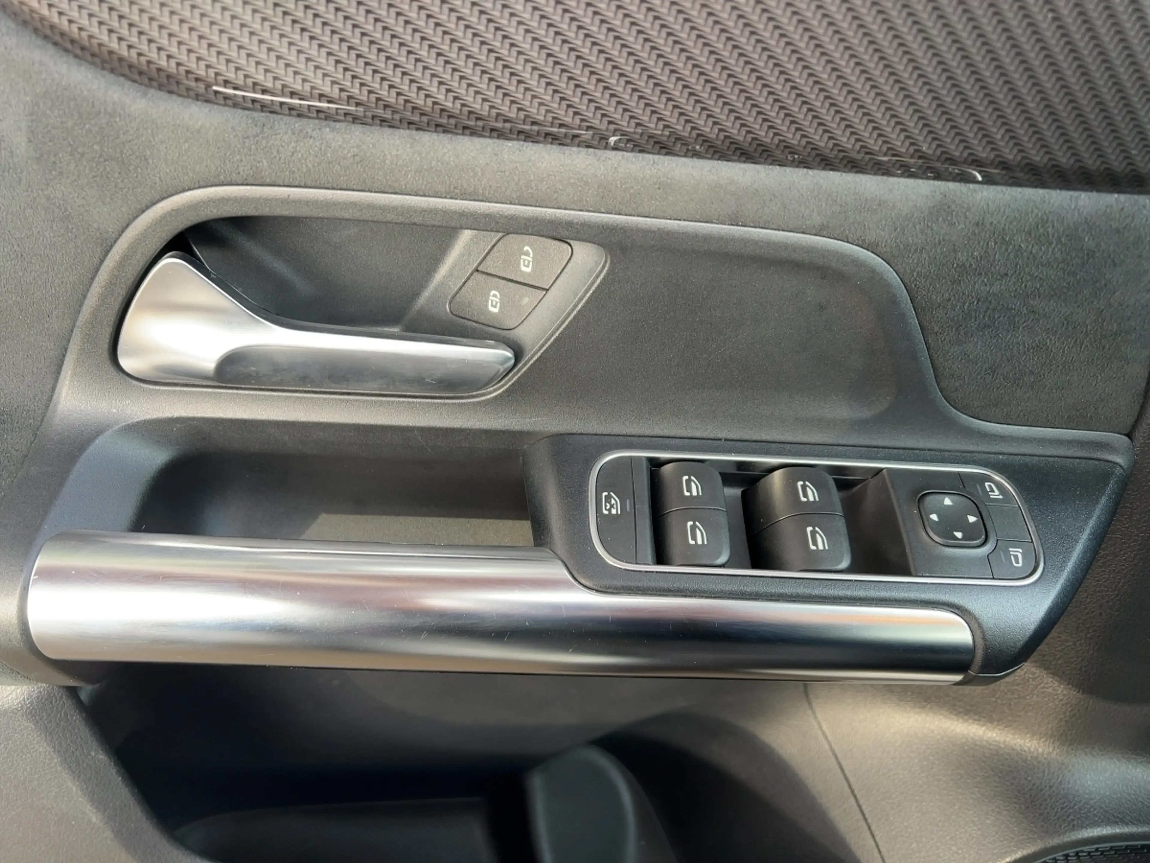 Mercedes-Benz GLA 200 200 AMG Line — photo 17