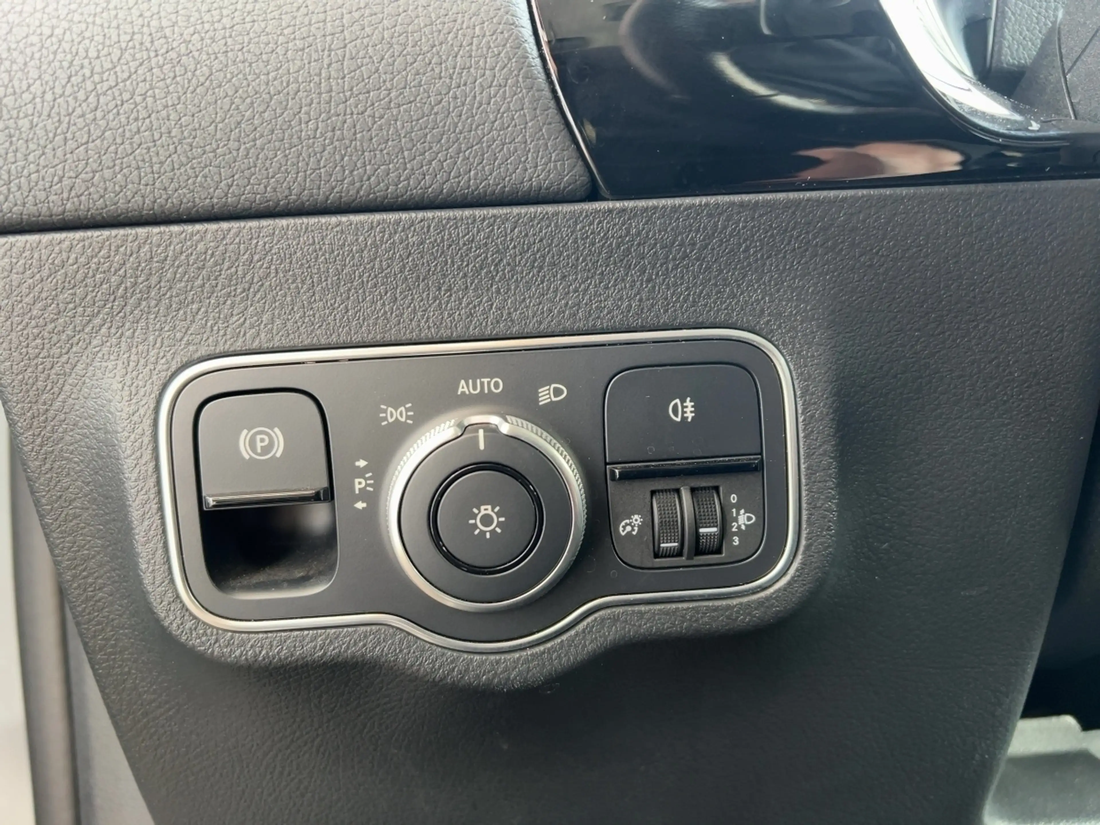 Mercedes-Benz GLA 200 200 AMG Line — photo 16