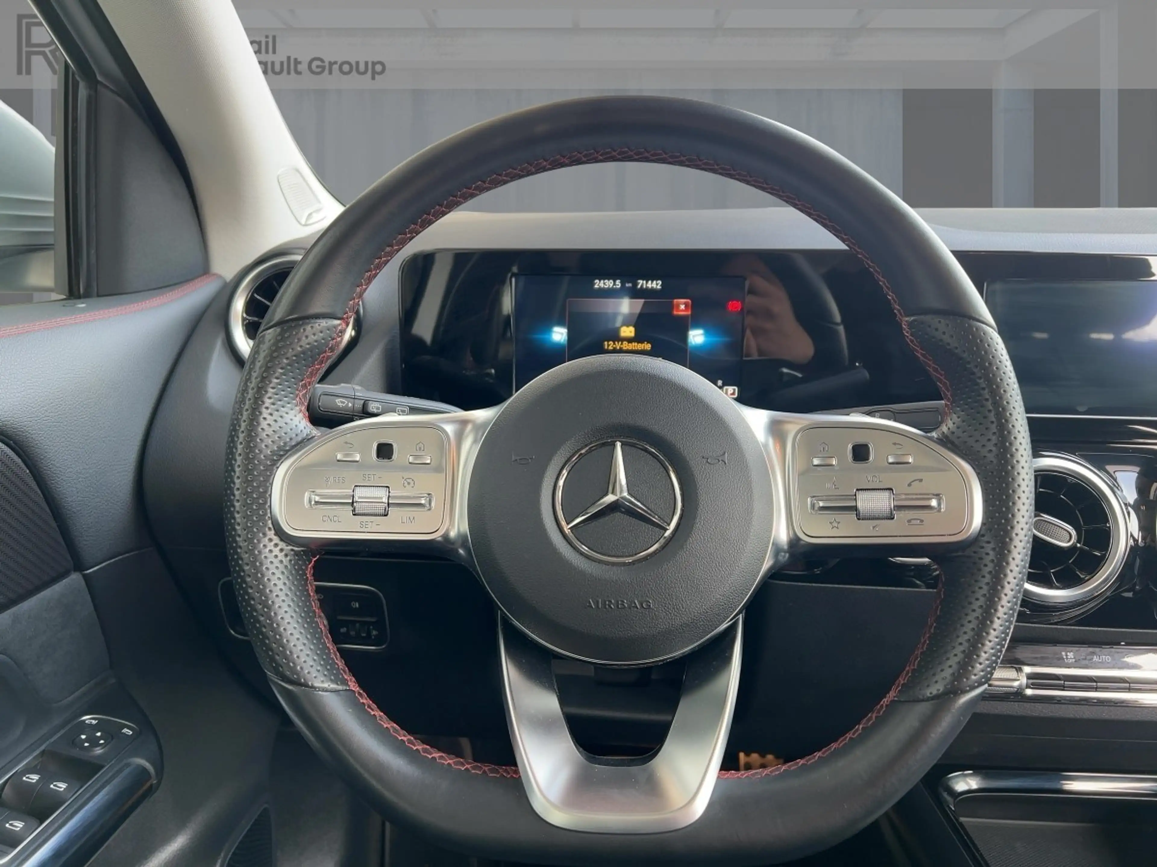 Mercedes-Benz GLA 200 200 AMG Line — photo 11