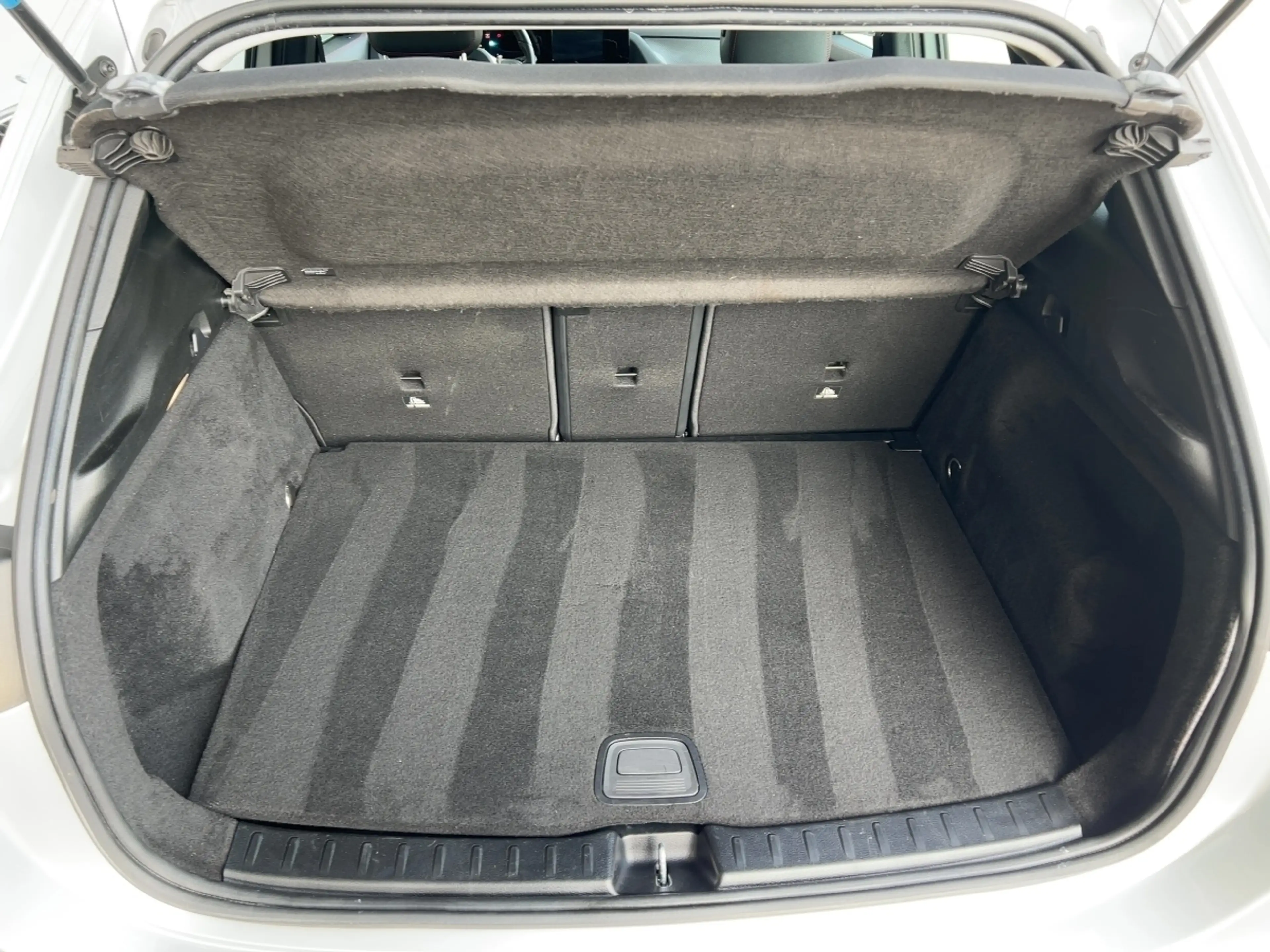 Mercedes-Benz GLA 200 200 AMG Line — photo 18